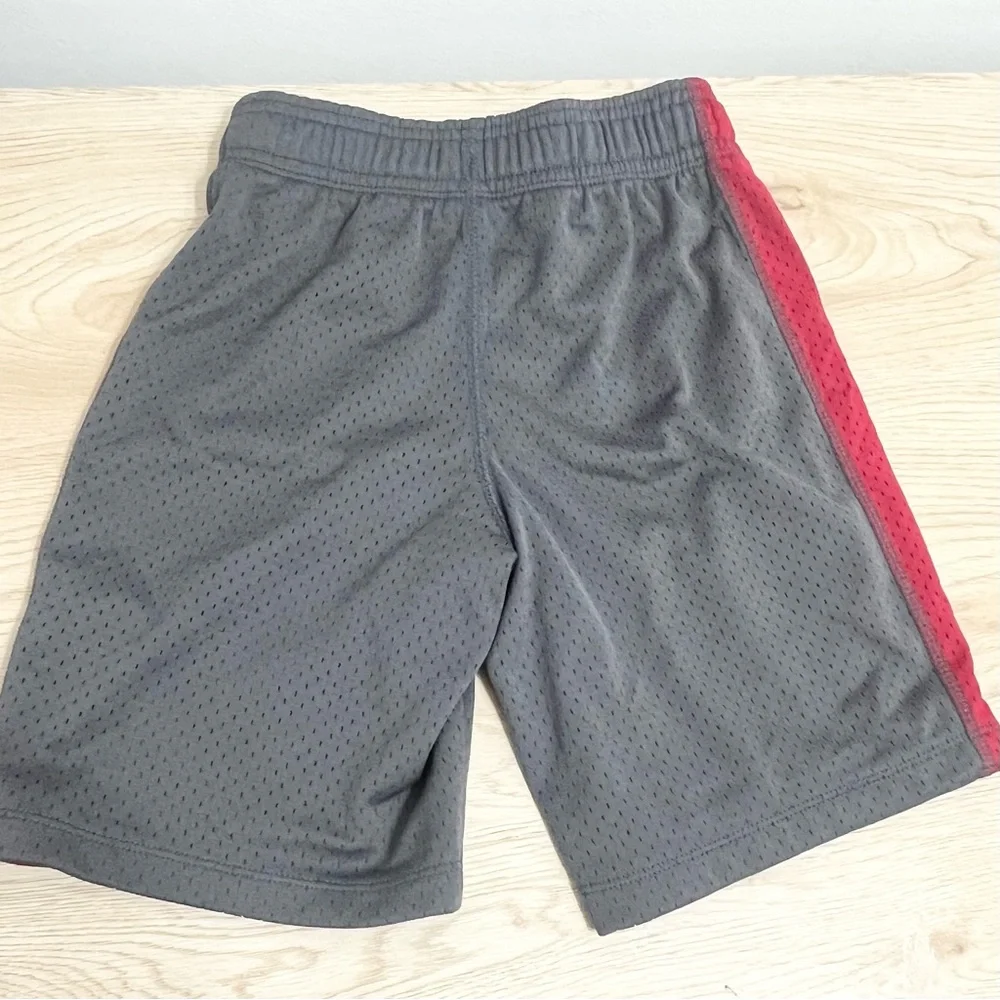 GapKids Boys Mesh Athletic Basketball Shorts Gray Red Drawstring Youth Small 6-7